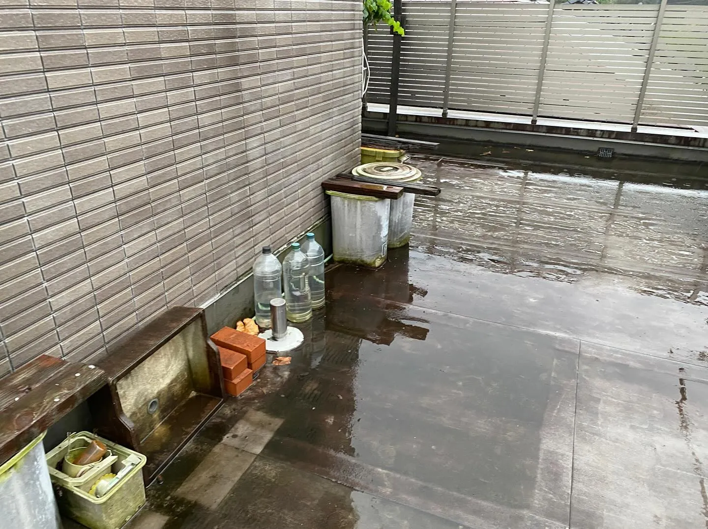 【調布市入間町 雨漏り調査】RC造・ALC造の塔屋から雨漏り...