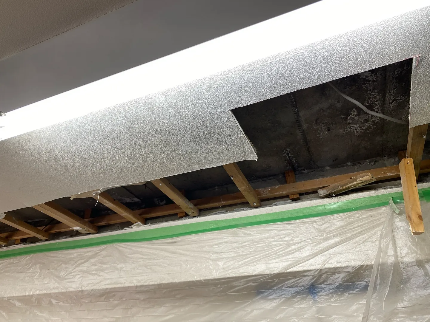 【豊島区池袋: 室内から雨漏りを止める画期的な工事】