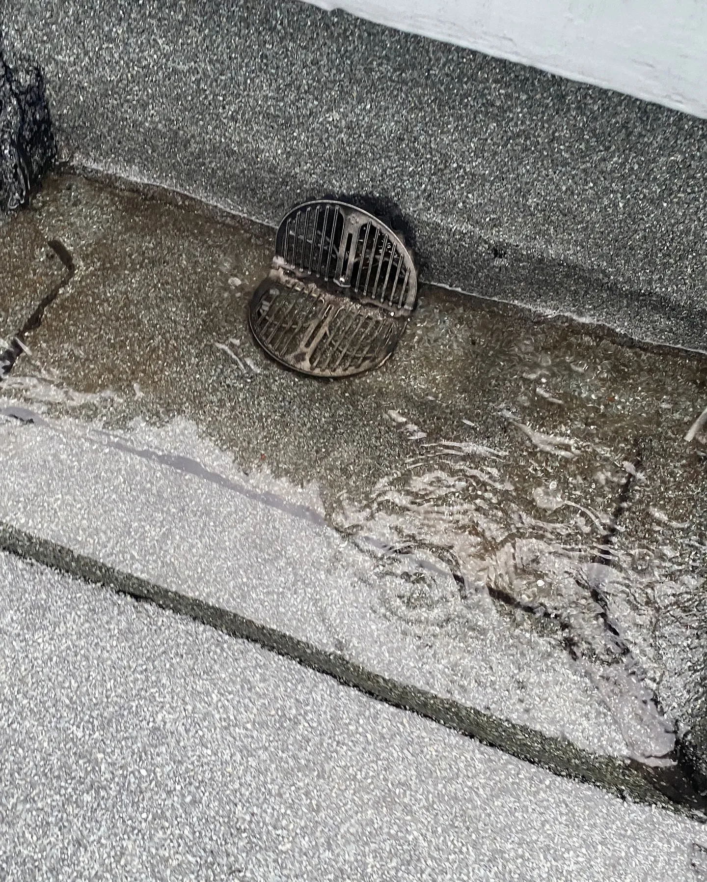 当社の防水加工業は、お客様の大切な建物を守るために、外壁塗装...