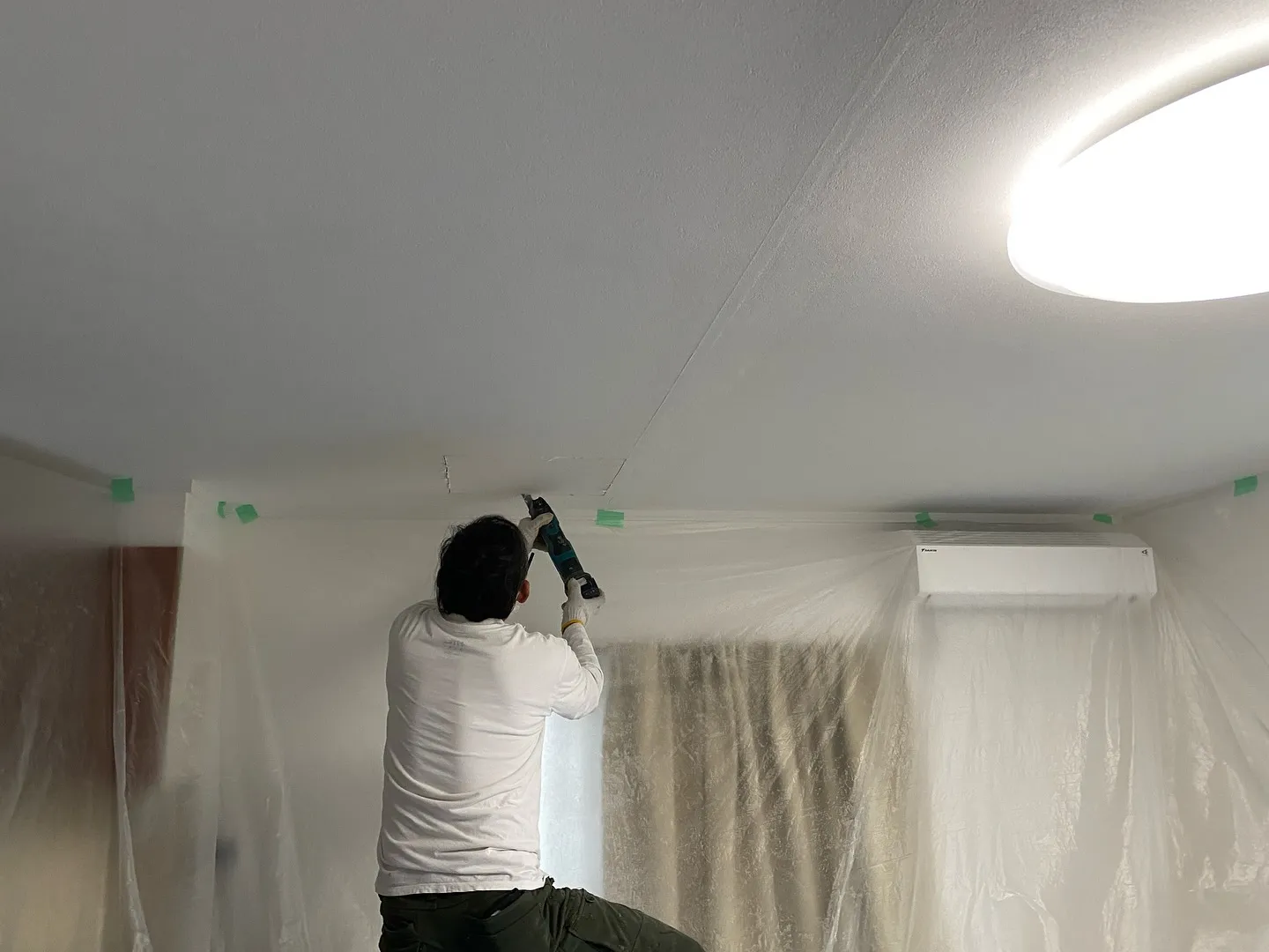 本日は板橋区赤塚で雨漏り調査工事を行っております。