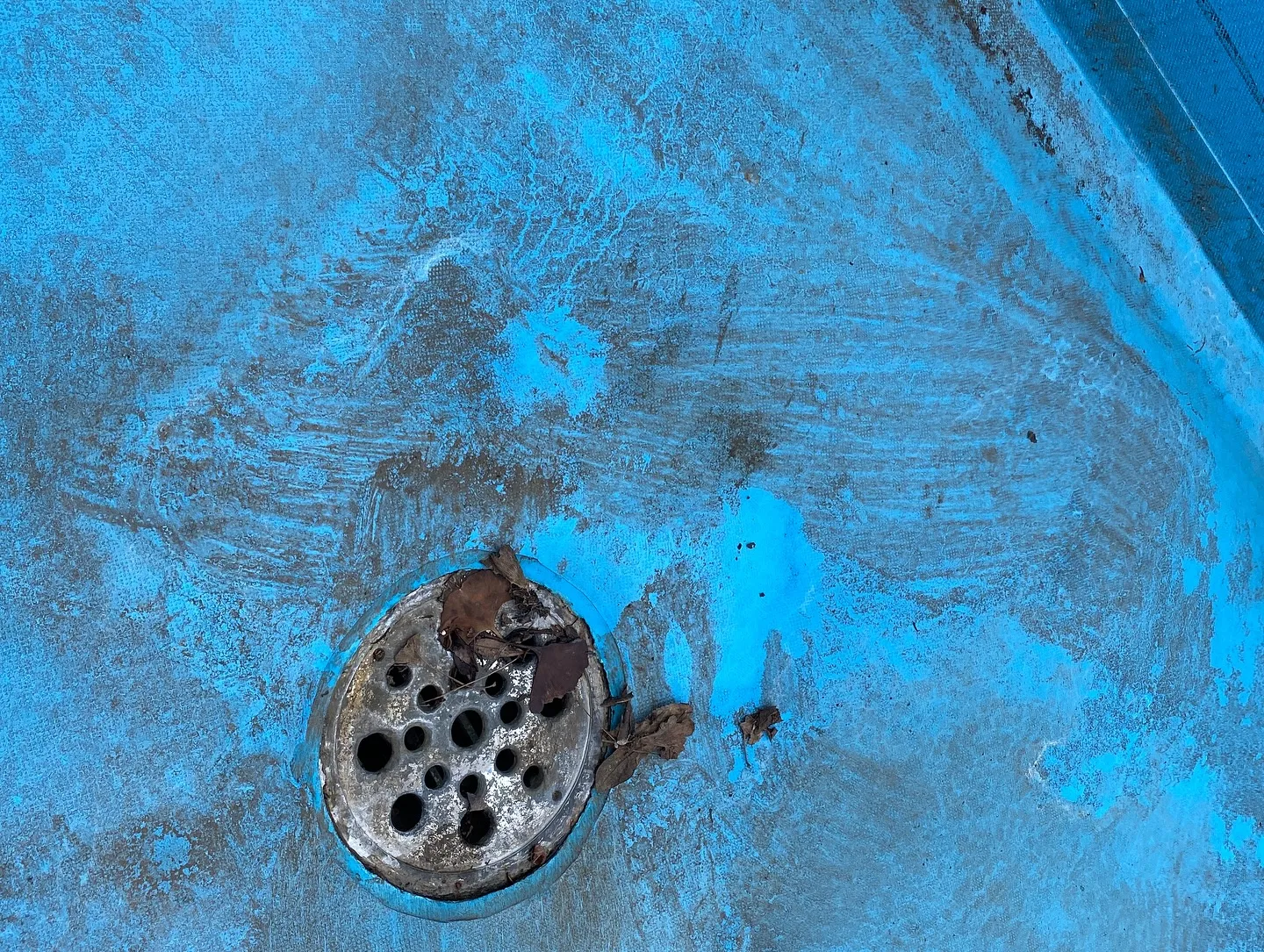 【東京都三鷹市：プール防水工事｜耐薬品性塩ビシート防水の重要...