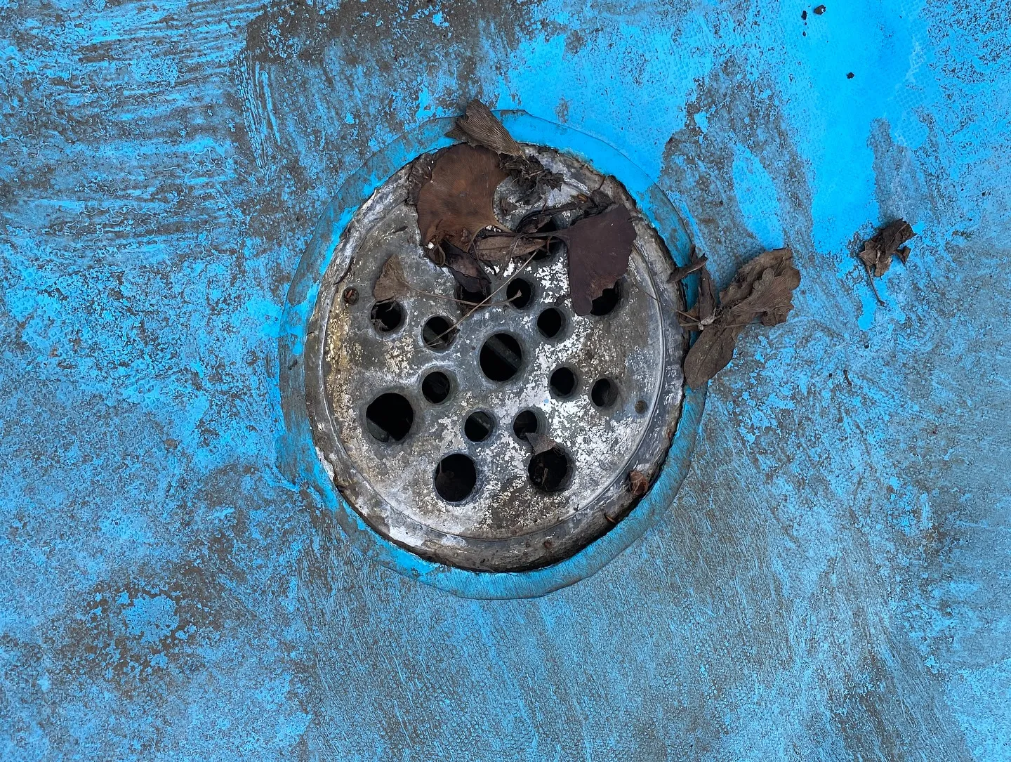 【東京都三鷹市：プール防水工事｜耐薬品性塩ビシート防水の重要...