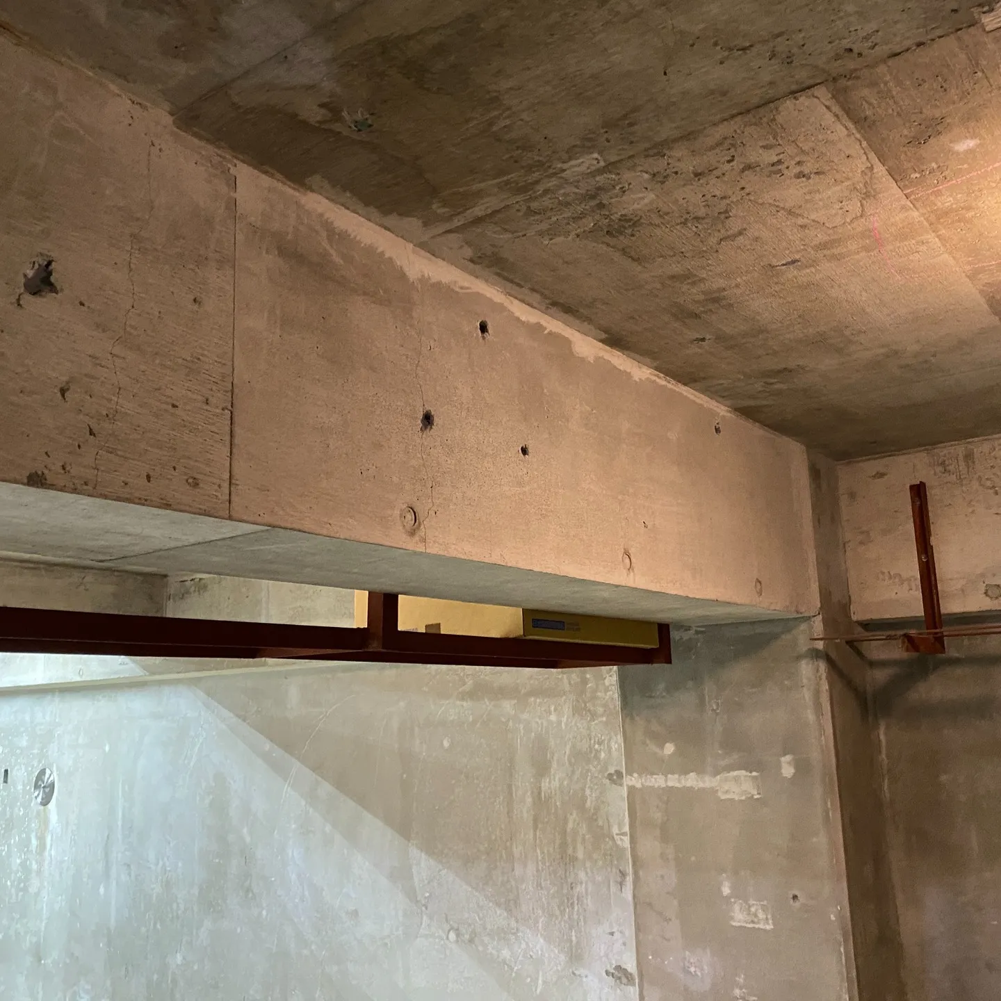 法人様所有のマンション兼事務所ビル地下【雨漏り】